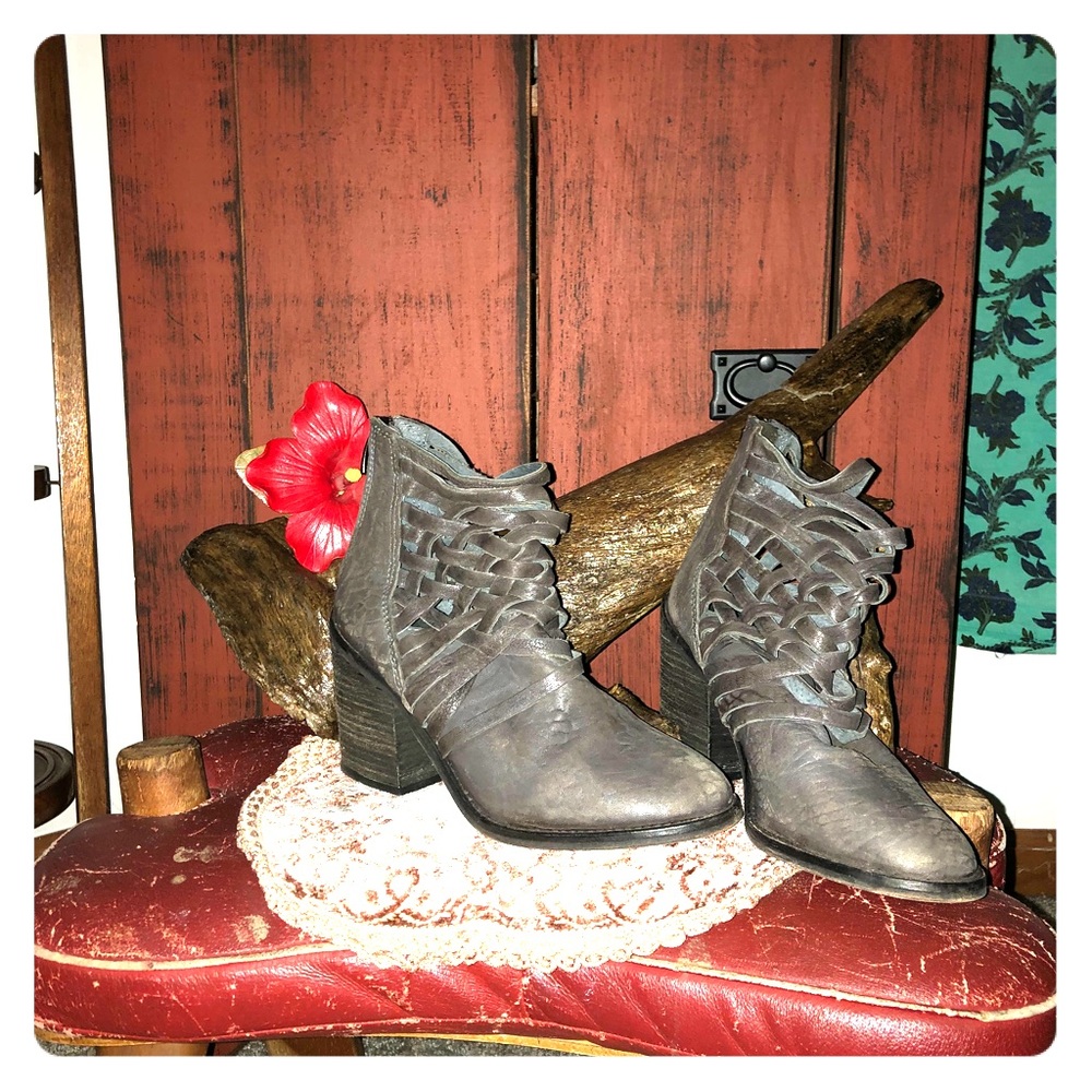 Free People heeled leather booties Sz.7